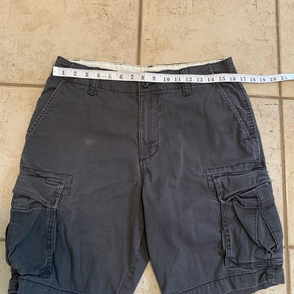 Old Navy Lived-In Straight Built-In Flex Cargo Shorts Men's 32 Grey - Picture 3 of 8